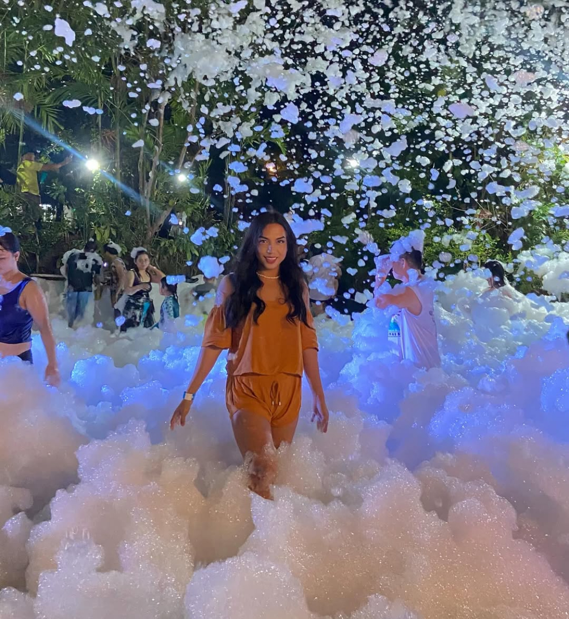 Nighttime foam party with glow lights - Mike's Foam Parties foam party rentals Chillicothe, IL